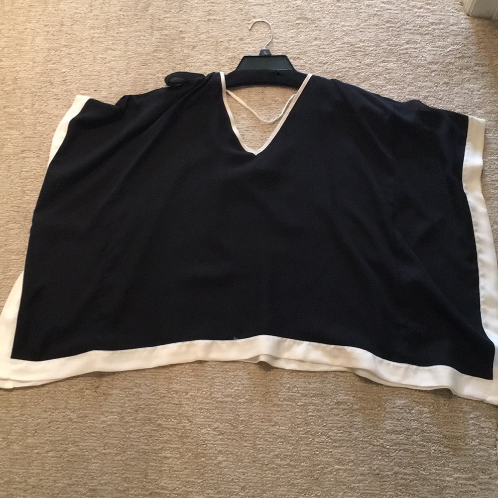 Cold shoulder cape type,